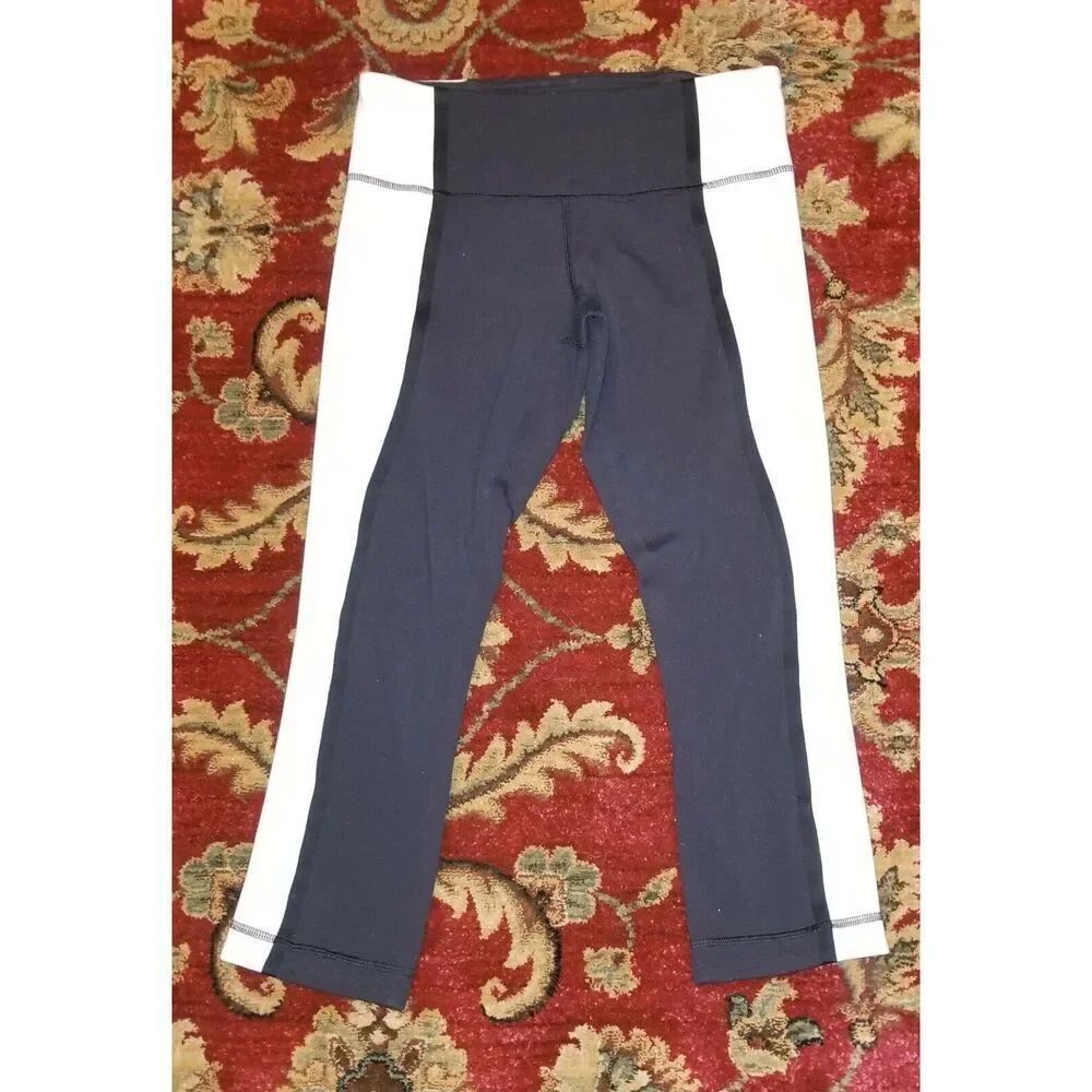 Lululemon Black and White capri leggings size 4